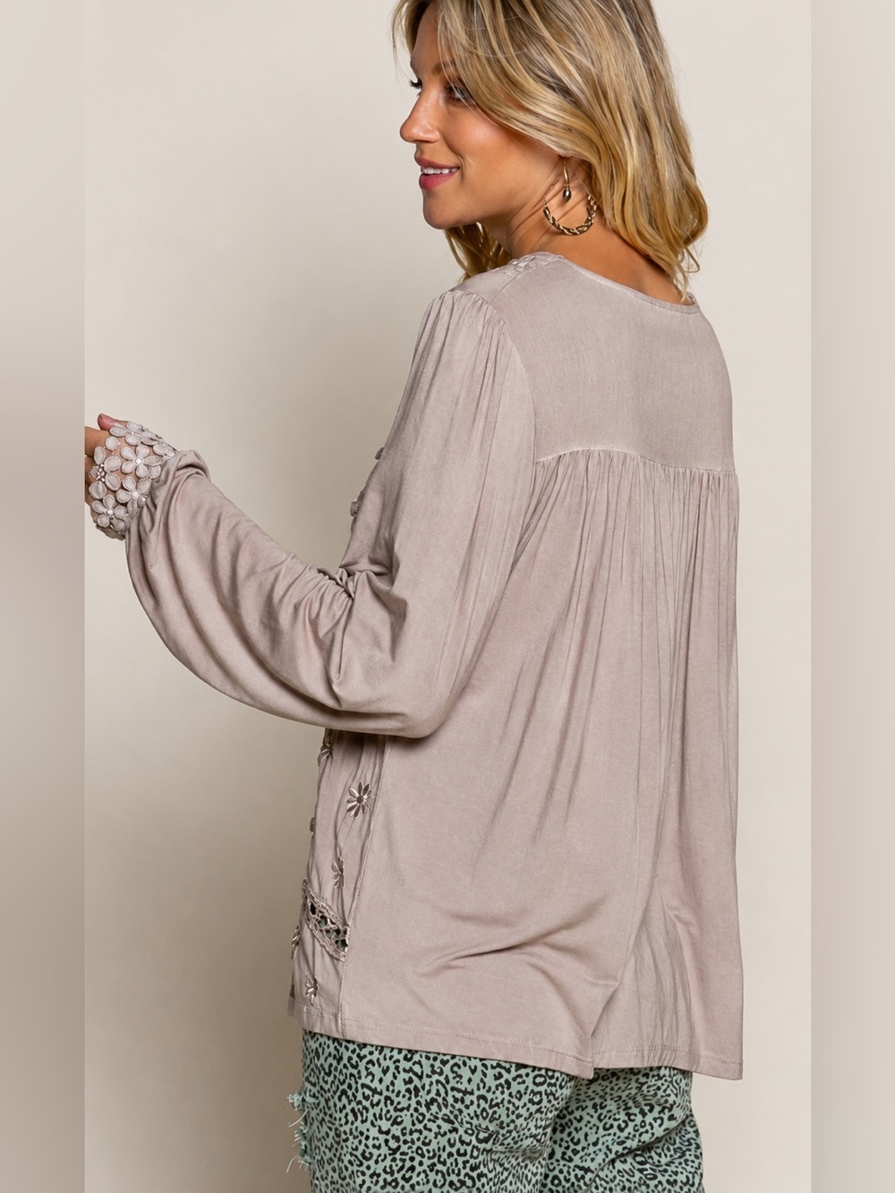 POL Floral Applique Blouse Embroidered Taupe Women's Top S - Picture 2 of 11